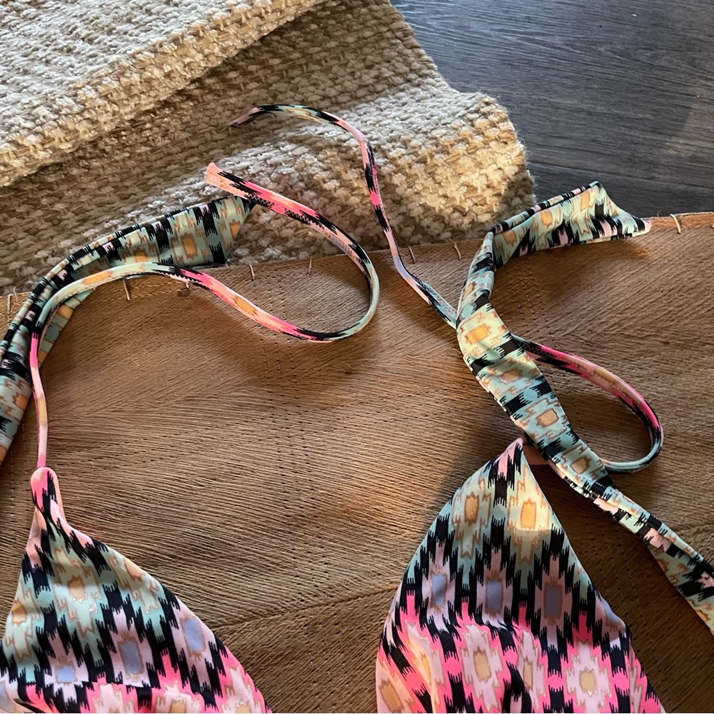 Victorias Secret Ikat Foil Print Plunge Halter Bikini Top Multicolor Sz Small - Picture 3 of 5